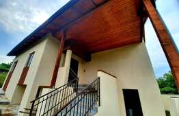 Casa individuala, renovata, 120mp si teren de 700mp, la 5 min de Auchan