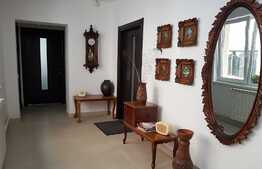 Casa 110 mp utili, 400 mp teren, semicentral!