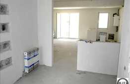 De vanzare apartament cu 3 camere, semidecomandat