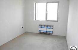 De vanzare apartament cu 3 camere, semidecomandat