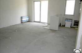 De vanzare apartament cu 3 camere, semidecomandat