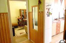 Vanzare 3 camere decomandate la etaj intermediar