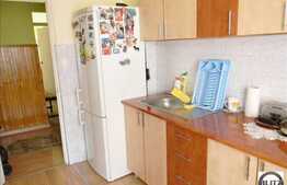 Vanzare 3 camere decomandate la etaj intermediar