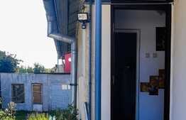 Daca vrei sa iti servesti cafeaua de dimineata in mica ta gradina! Casa de vanzare la pret de apartament!