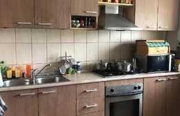 De vanzare apartament cu 3 camere, decomandat, 74.63 mp, zona strazii Bucuresti