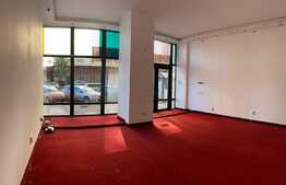 Spatiu comercial, 85 mp, vitrina la strada, vad excelent