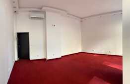 Spatiu comercial, 85 mp, vitrina la strada, vad excelent