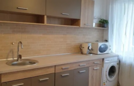 Apartament 2 camere,central, etaj intermediar, la cheie,recent renovat.