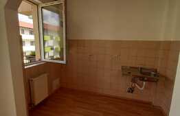 Garsoniera finisata, etaj intermediar, zona Porii