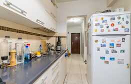 Apartament decomandat, etaj intermediar, expunere sudica, zona Porii