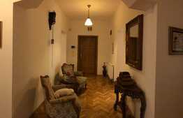 Nou! Proprietate deosebita in vila, 210 mp utili, teren aferent 100 mp, zona P-ta Engels!