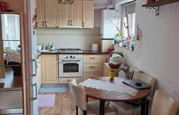 Apartament, 2 camere, curte privata, bloc vila, zona Lidl, Floresti