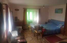 Casa traditionala in Valea Fanatelor cu teren 3700 mp  intravilan + 500 mp arabil