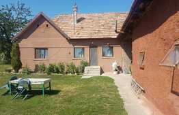 Casa traditionala in Valea Fanatelor cu teren 3700 mp  intravilan + 500 mp arabil