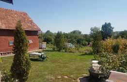 Casa traditionala in Valea Fanatelor cu teren 3700 mp  intravilan + 500 mp arabil