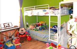 De vanzare apartament cu 3 camere + loc de parcare