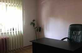 Apartament 3 camere, aflat la parter ideal pentru investitie, zona strazii ION MESTER !