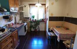 Apartament cu 3 camere decomandat, 70 de mp, 2 locuri de parcare, zona UMF