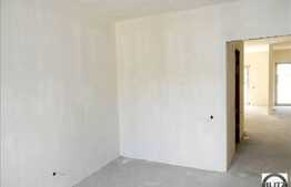 Apartament semifinisat cu 3 camere la 2 minute de Piata Mihai Viteazul