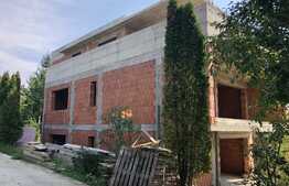 Casa la rosu compusa din 3 apartamente, 285 mp utili plus terase si gradina, zona strazii Sanatoriului!