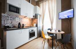 Apartament de 3 camere, 80 mp, lux,  zona P-ta Muzeului