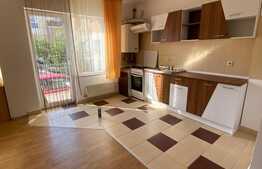 Apartament cu 3 camere, 50 mp, parcare, zona Terra