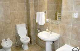 3 camere de vanzare, terasa 37 mp, 100 mp pe bloc,  loc de parcare!