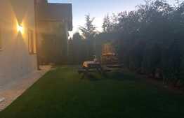 Casa cuplata mobilata si utilata  cu teren de 250 mp, drum privat!