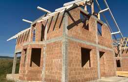 Casa individuala de 120 mp, teren de 540 mp, Luna de Sus!