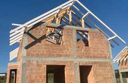 Casa individuala de 120 mp, teren de 540 mp, Luna de Sus!