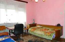 Vanzare 2 camere, zona Pietei Mihai Viteazul, loc de parcare in curte interioara