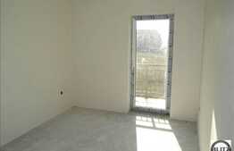 3 camere de vanzare + garaj + boxa la subsol