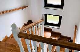 Casa individuala noua, la cheie, finisata modern lux, statie de bus, 5 minute distanta de aeroport!