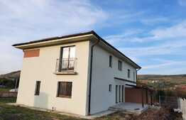 De vanzare casa tip duplex, 122 mp utili, 400 mp teren,Chinteni,pozitie foarte buna