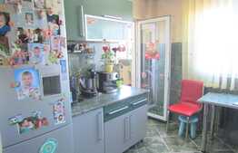 Apartament 2 camere, 44 mp, decomandat, zona Hotel Paradis