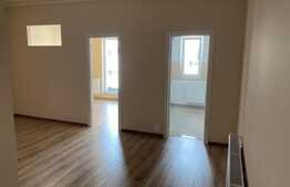 Apartament NOU, 2 camere, bucatarie inchisa, lift, parcare, zona Tăuți