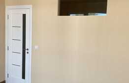 Apartament NOU, 2 camere, bucatarie inchisa, lift, parcare, zona Tăuți