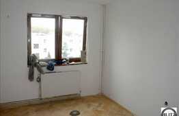 Apartament de vanzare cu 3 camere + spatiu depozitare