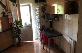 Apartament 2 camere, decomandat, etaj intermediar, garaj, boxa, Zona Bucium