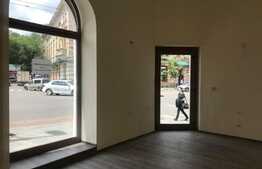 Spatiu comercial ultracentral, 35 mp, vad excelent, vitrina la strada