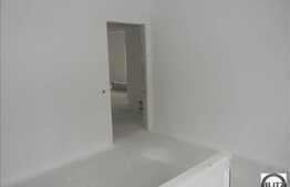 Vanzare apartament cu 3 camere plus doua parcari, semifinisat, imobil nou