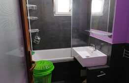 Apartament 3 camere, 70 mp, decomandat, garaj, zona UMF