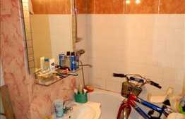 Vanzare 1 camera decomandata, 32 mp, zona Hotel Paradis, cu parcare si boxa