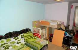 Vanzare 1 camera decomandata, 32 mp, zona Hotel Paradis, cu parcare si boxa