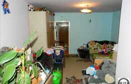 Vanzare 1 camera decomandata, 32 mp, zona Hotel Paradis, cu parcare si boxa