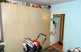 Vanzare 1 camera decomandata, 32 mp, zona Hotel Paradis, cu parcare si boxa