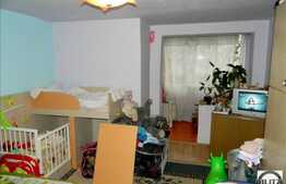 Vanzare 1 camera decomandata, 32 mp, zona Hotel Paradis, cu parcare si boxa