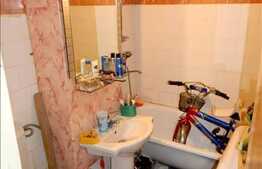 Vanzare 1 camera decomandata, 32 mp, zona Hotel Paradis, cu parcare si boxa