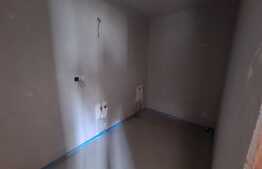 Apartament cu gradina, 66mp, 2 bai, semifinisat, incalzire pardoseala, loc de parcare! Zona centrala!