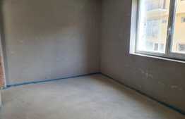 Apartament cu gradina, 66mp, 2 bai, semifinisat, incalzire pardoseala, loc de parcare! Zona centrala!